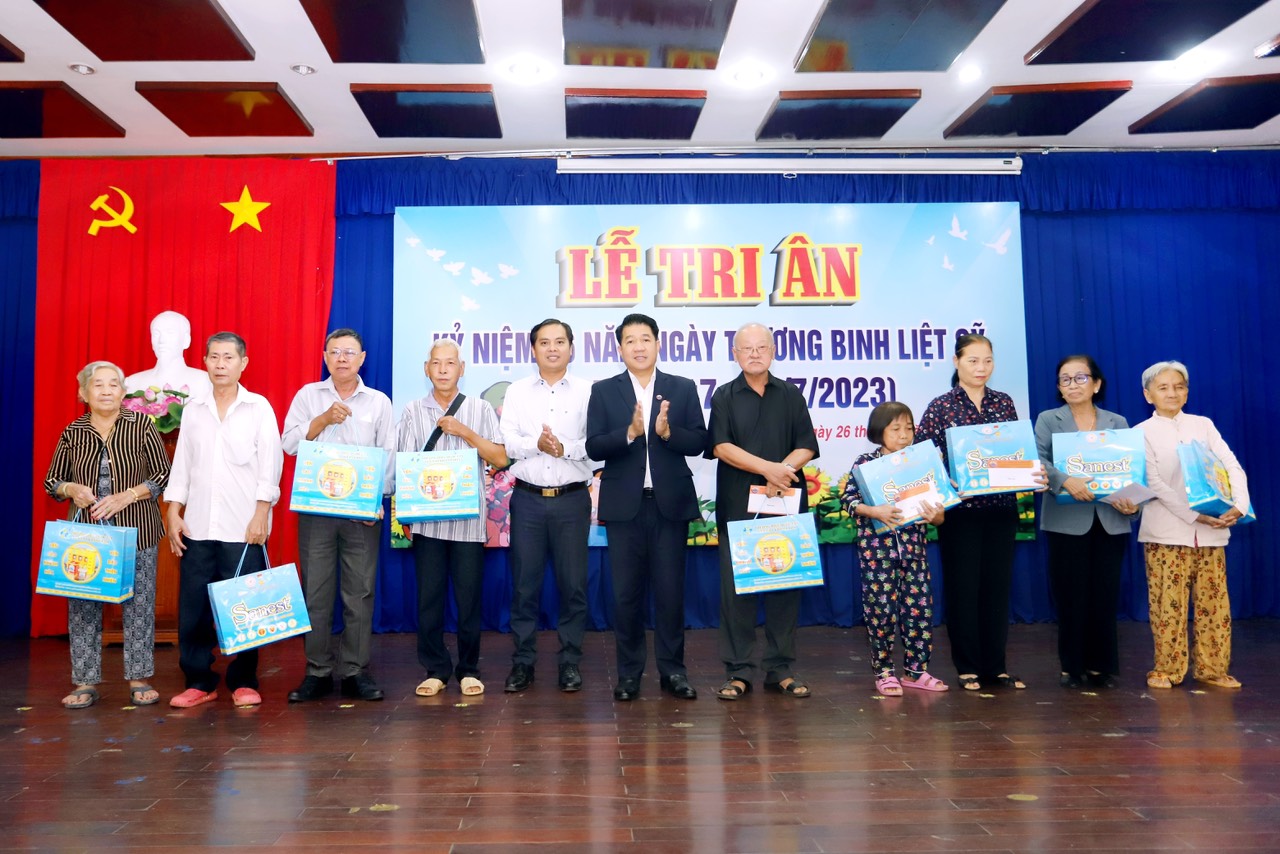Tây Ninh: Huyện Tân Châu tri ân các gia đình chính sách nhân 76 năm ngày Thương binh-Liệt sĩ  - Ảnh 5.