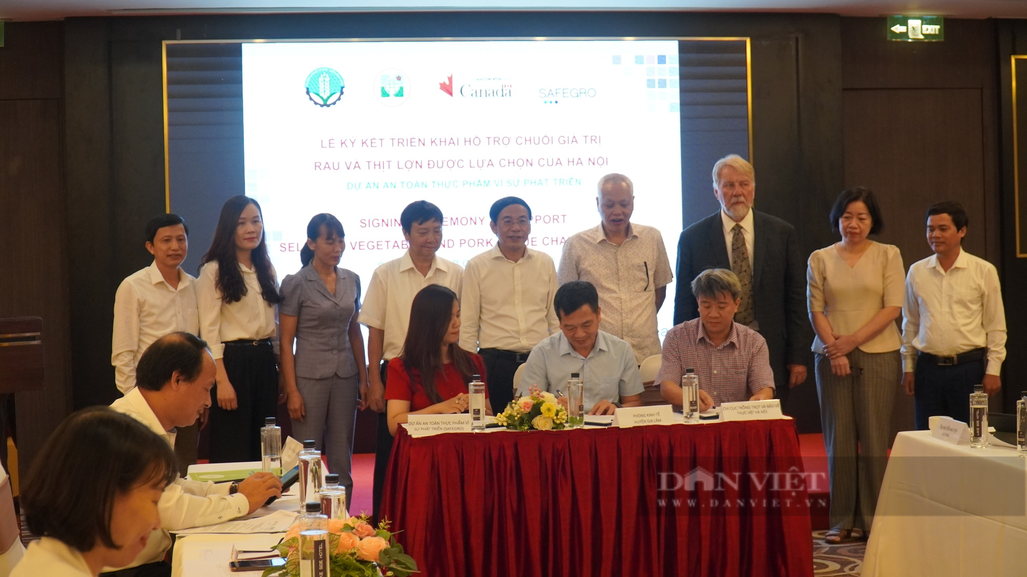 Các tác nhân chuỗi rau, thịt ở Hà Nội ký kết hợp tác về an toàn thực phẩm - Ảnh 1.