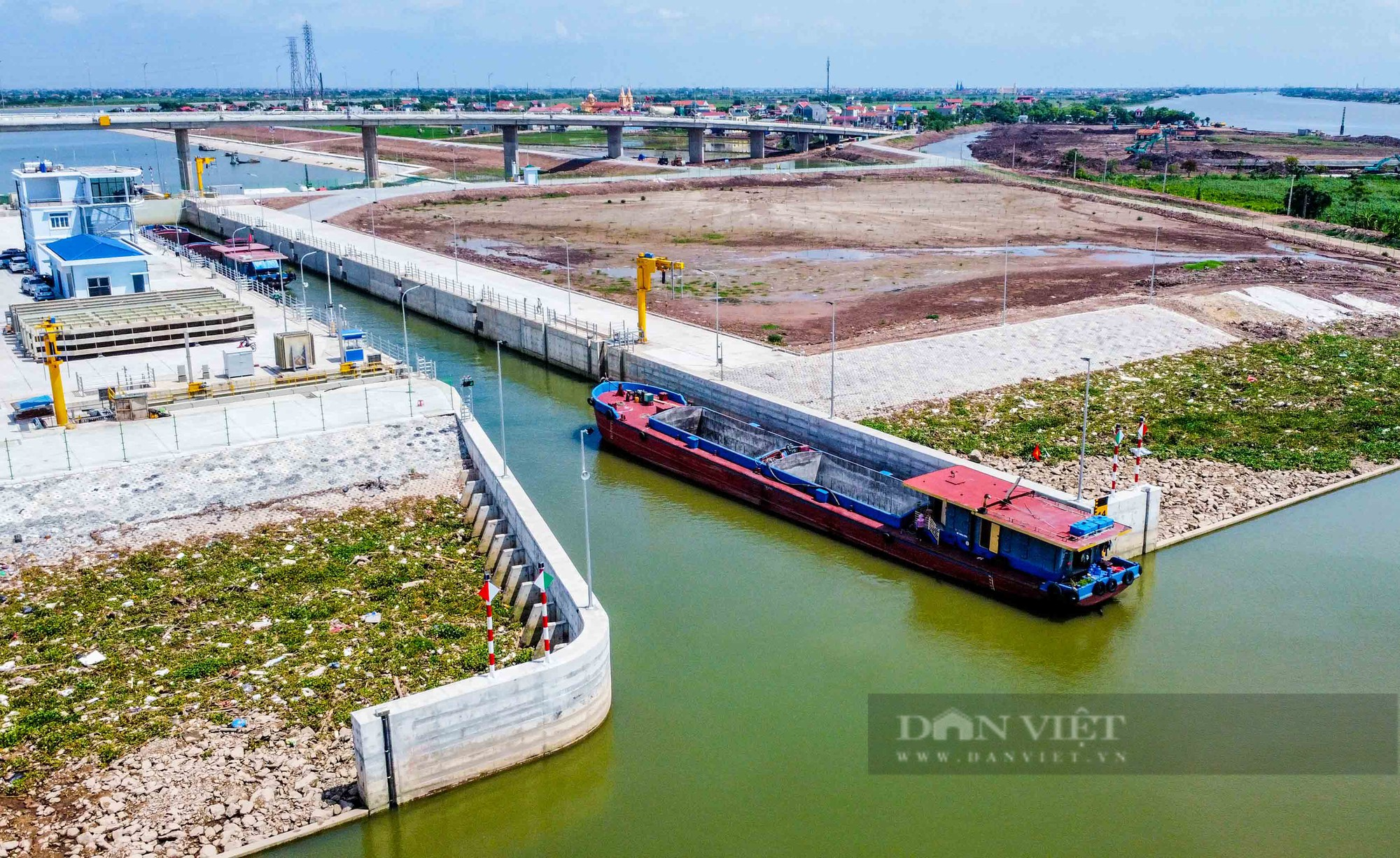 Những chuyến tàu đầu tiên đi qua kênh đào 2.300 tỷ nối sông Đáy - Ninh Cơ - Ảnh 5.