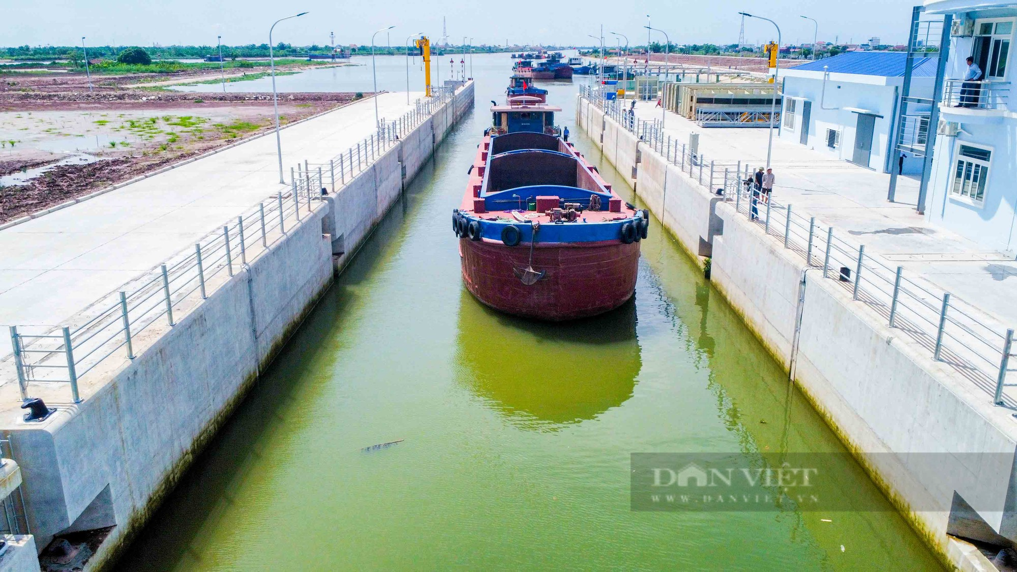 Những chuyến tàu đầu tiên đi qua kênh đào 2.300 tỷ nối sông Đáy - Ninh Cơ - Ảnh 6.
