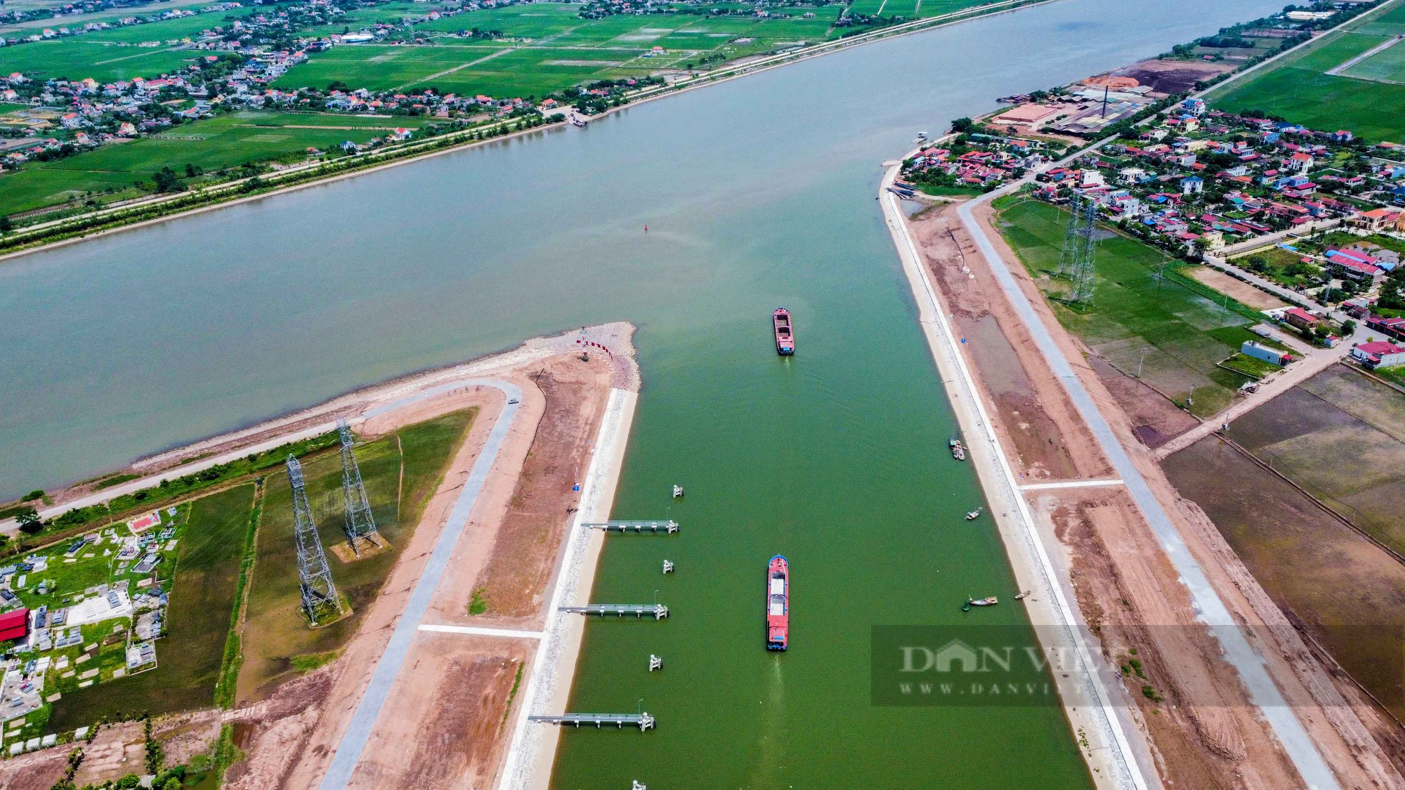Những chuyến tàu đầu tiên đi qua kênh đào 2.300 tỷ nối sông Đáy - Ninh Cơ - Ảnh 7.