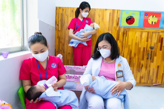 Bệnh viện Hùng Vương khám sức khoẻ miễn phí cho những em bé H.O.P.E - Ảnh 1.