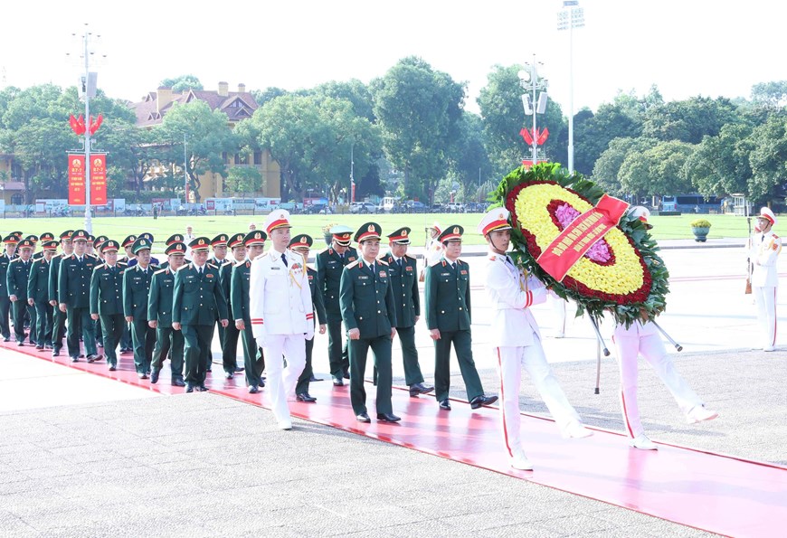 Lãnh đạo Đảng, Nhà nước vào Lăng viếng Chủ tịch Hồ Chí Minh nhân kỷ niệm ngày Thương binh-Liệt sĩ - Ảnh 3.