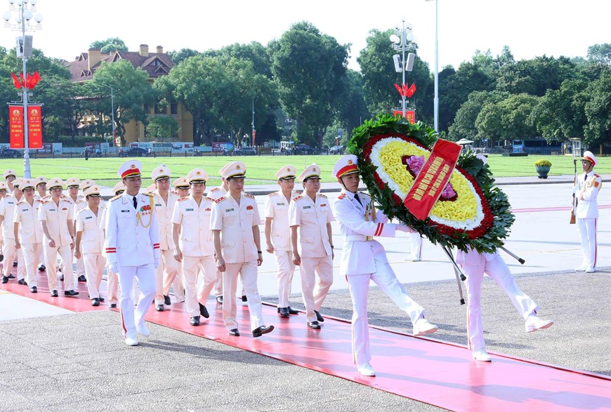 Lãnh đạo Đảng, Nhà nước vào Lăng viếng Chủ tịch Hồ Chí Minh nhân kỷ niệm ngày Thương binh-Liệt sĩ - Ảnh 4.