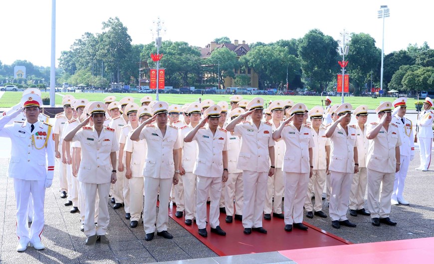 Lãnh đạo Đảng, Nhà nước vào Lăng viếng Chủ tịch Hồ Chí Minh nhân kỷ niệm ngày Thương binh-Liệt sĩ - Ảnh 6.