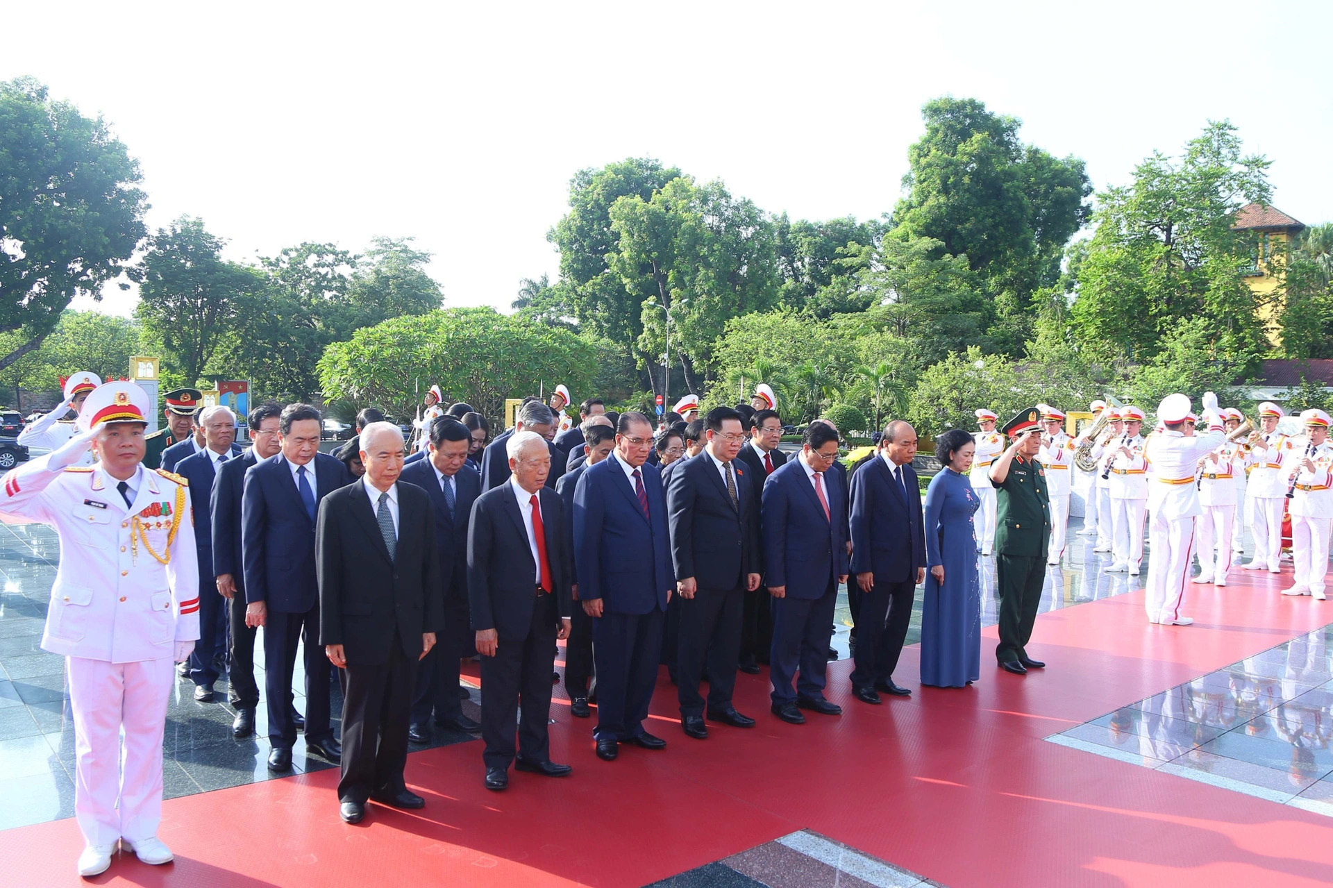 Lãnh đạo Đảng, Nhà nước vào Lăng viếng Chủ tịch Hồ Chí Minh nhân kỷ niệm ngày Thương binh-Liệt sĩ - Ảnh 7.