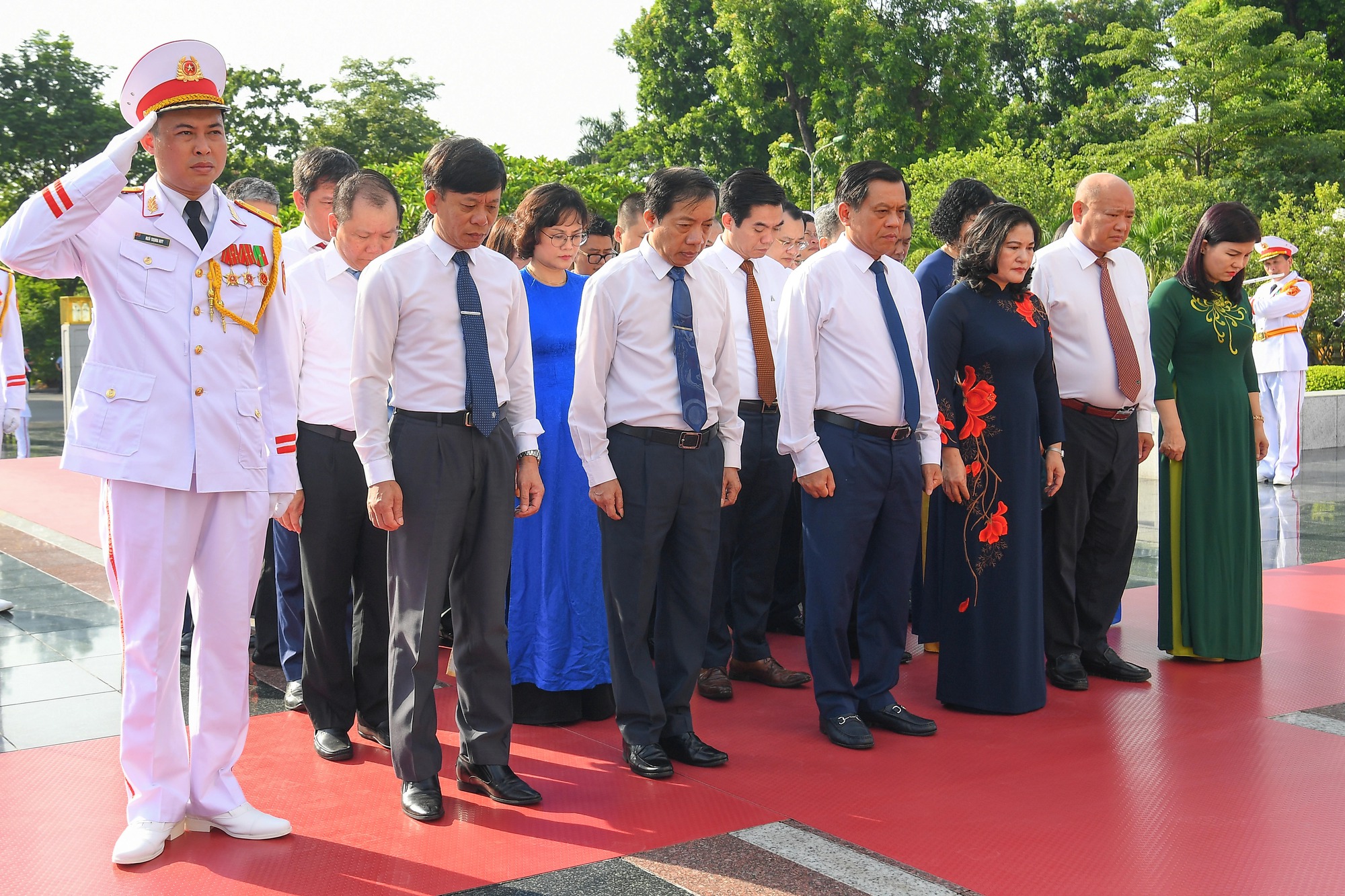 Lãnh đạo Đảng, Nhà nước vào Lăng viếng Chủ tịch Hồ Chí Minh nhân kỷ niệm ngày Thương binh-Liệt sĩ - Ảnh 8.