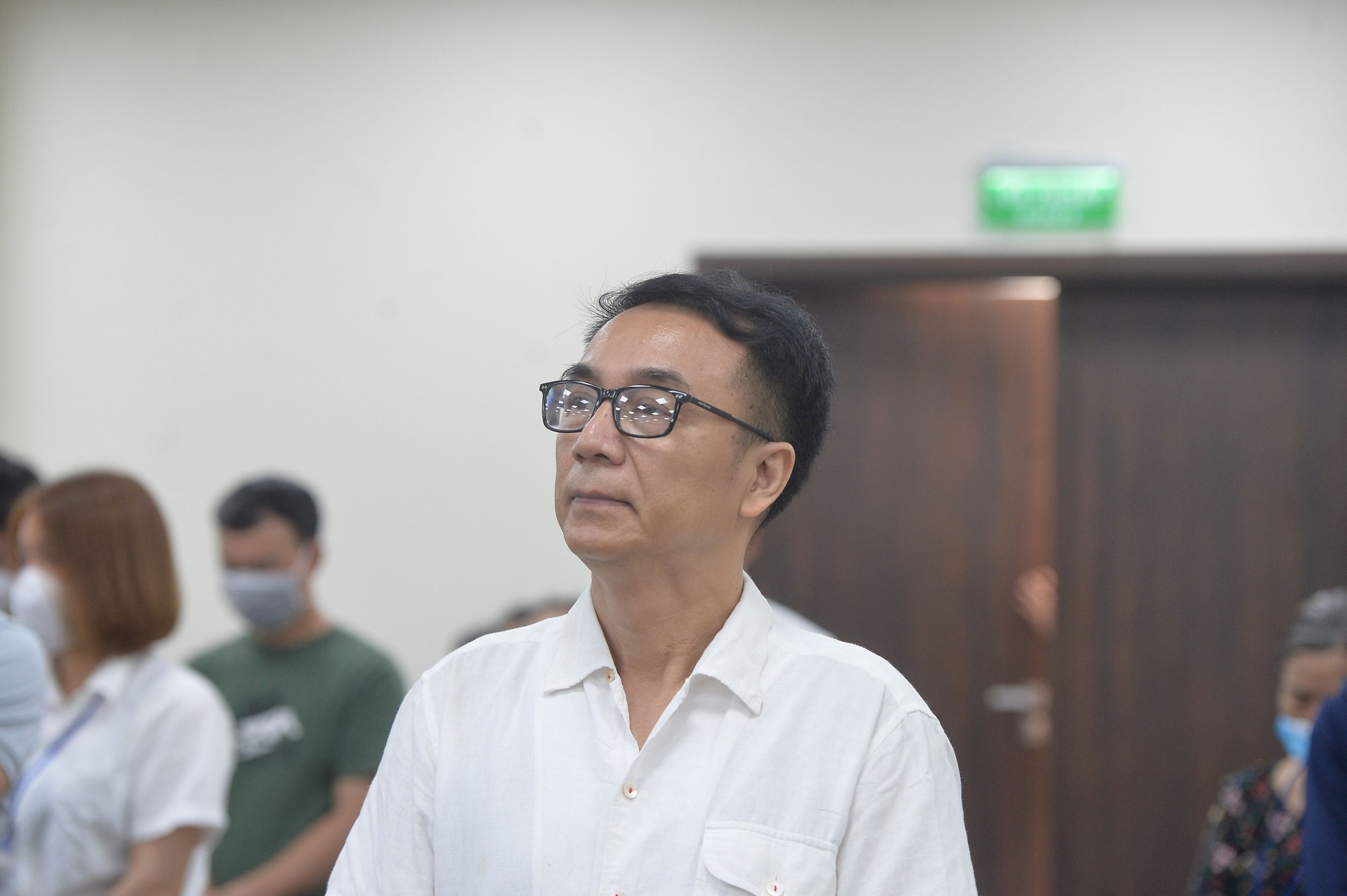 Cựu cục phó QLTT Trần Hùng bị tuyên phạt 9 năm tù - Ảnh 2.
