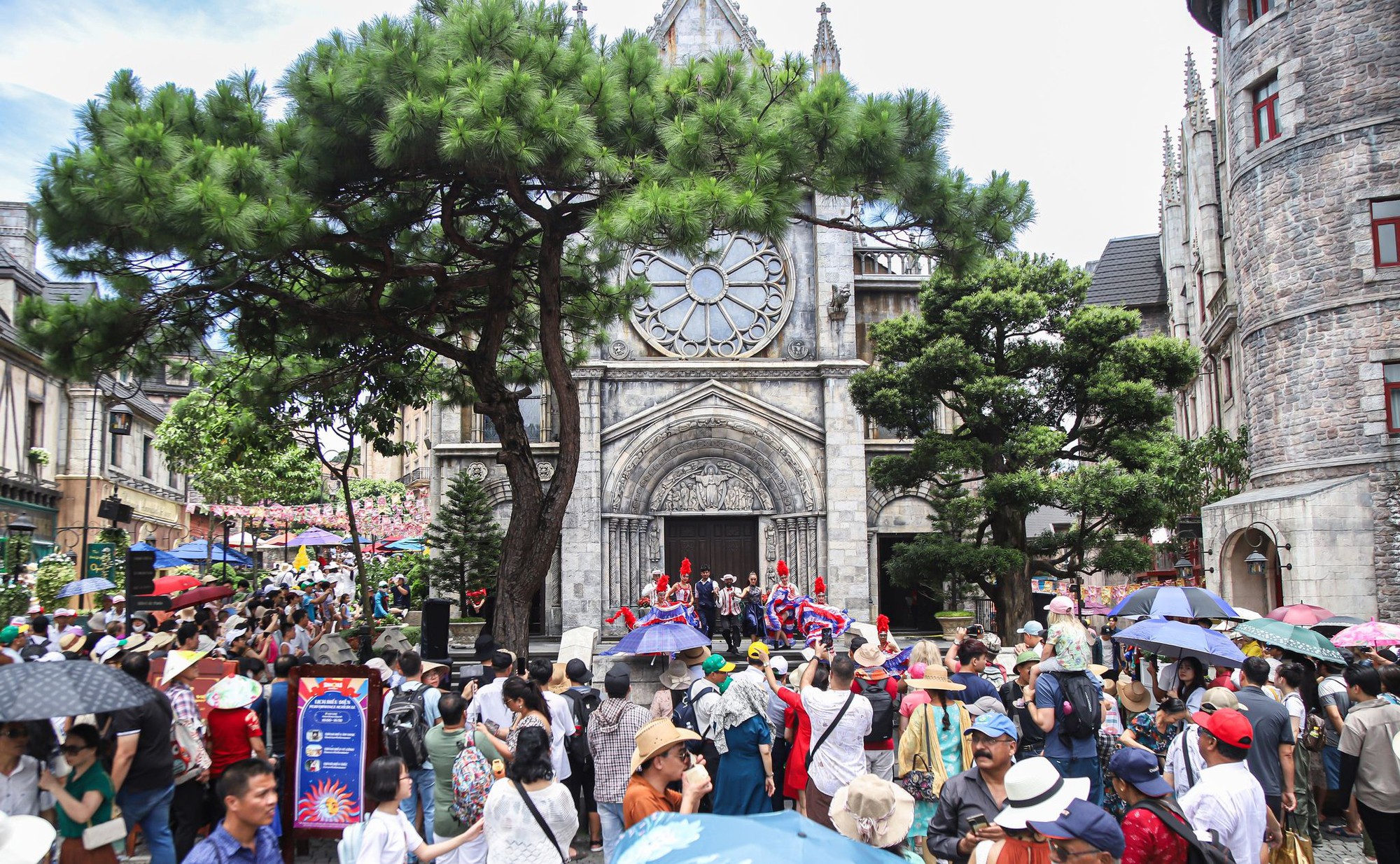 Sun World Ba Na Hills lần đầu tiên tổ chức Lễ hội Văn hóa Việt Pháp - Ảnh 1.