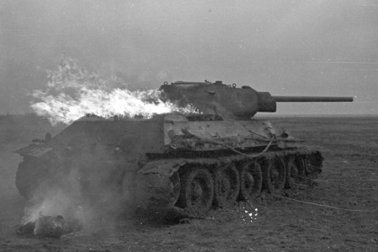 Xe tăng T-34, &quot;nắm đấm thép&quot; của Liên Xô trong Thế chiến II có sức mạnh thế nào? - Ảnh 4.