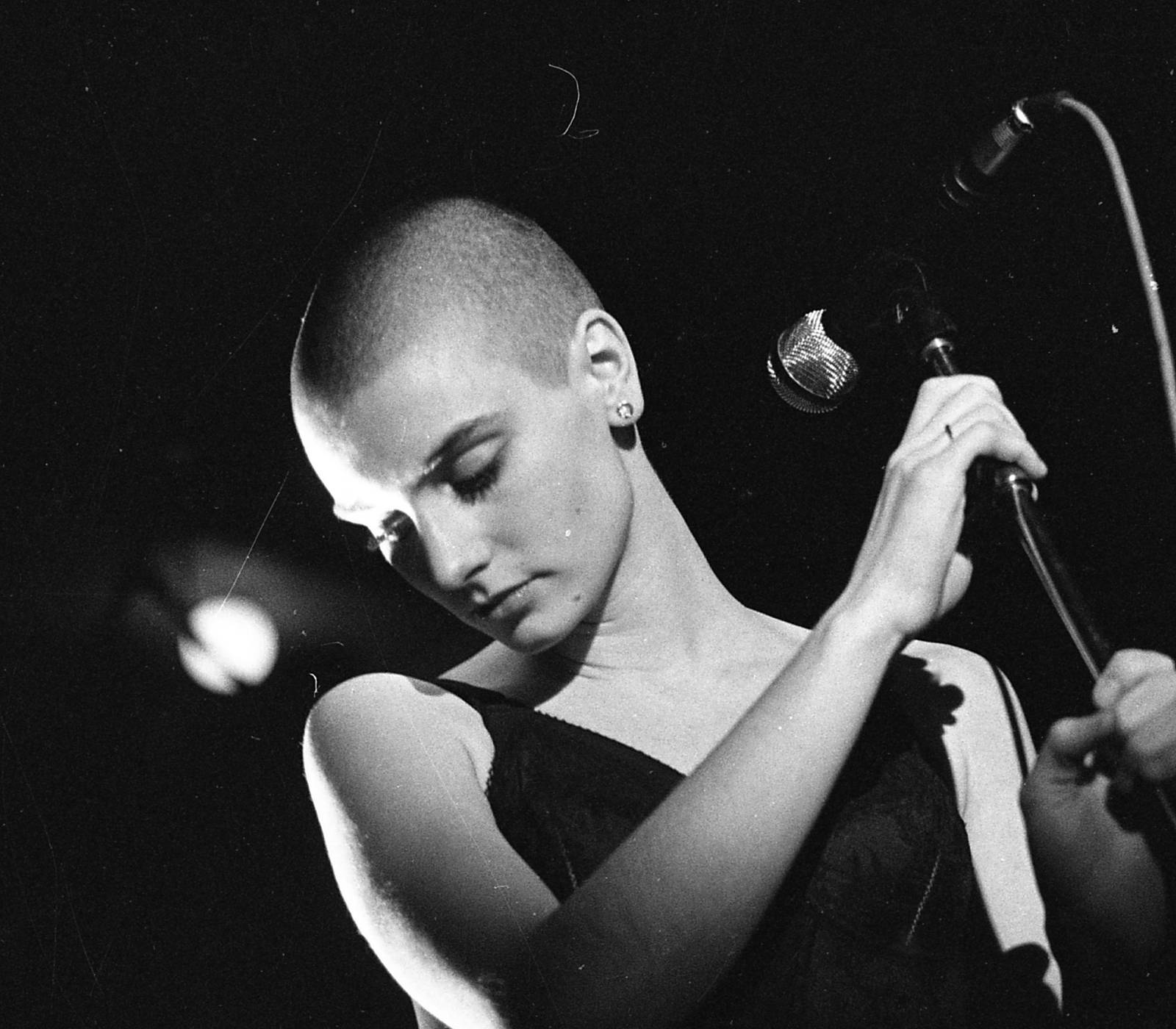 Nguyên nhân cái chết của nữ ca sĩ Sinéad O'Connor - Ảnh 1.