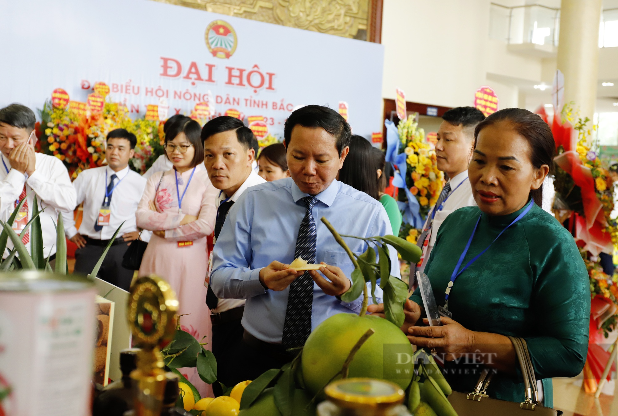 Lãnh đạo TƯ Hội Nông dân Việt Nam tham quan gian hàng trưng bày sản phẩm OCOP đặc trưng của tỉnh Bắc Giang - Ảnh 9.