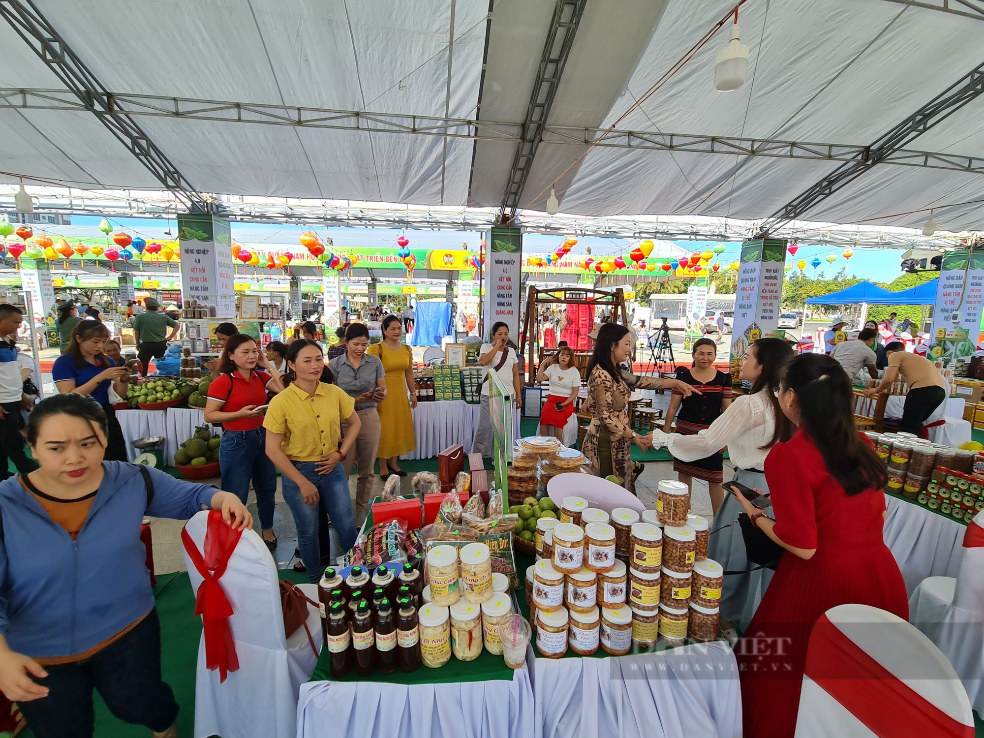 Hội chợ nhà nông ở Quảng Nam, 3 ngày bán sản phẩm, nông dân thu vào tiền tỷ - Ảnh 3.