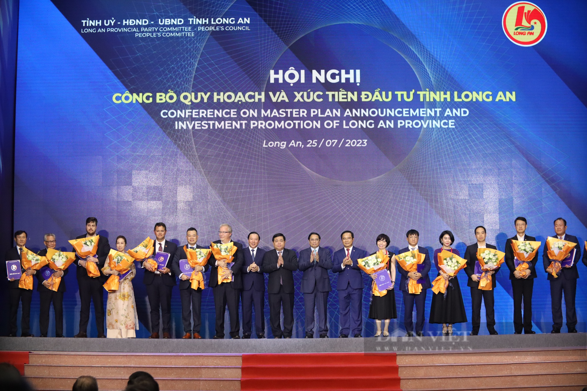 Thủ tướng chính phủ Phạm Minh Chính kỳ vọng những thế mạnh của tỉnh Long An khi công bố kế hoạch xúc tiền đầu tư - Ảnh 1.