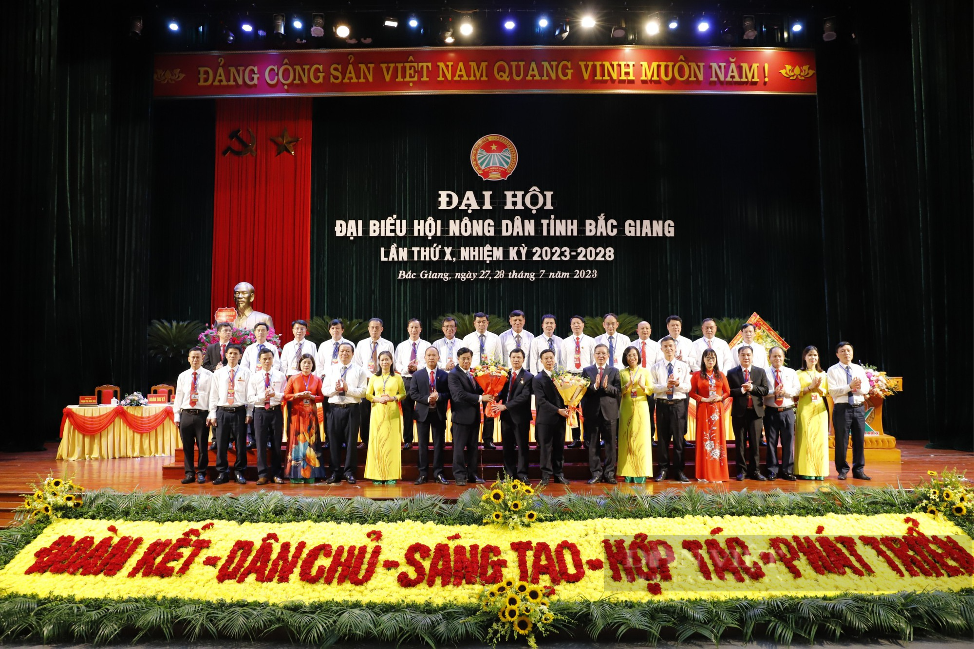 Bí thư Tỉnh ủy Bắc Giang Dương Văn Thái: Đưa nông dân &quot;chân lấm, tay bùn&quot; thành lực lượng sản xuất chuyên nghiệp, hiện đại - Ảnh 6.