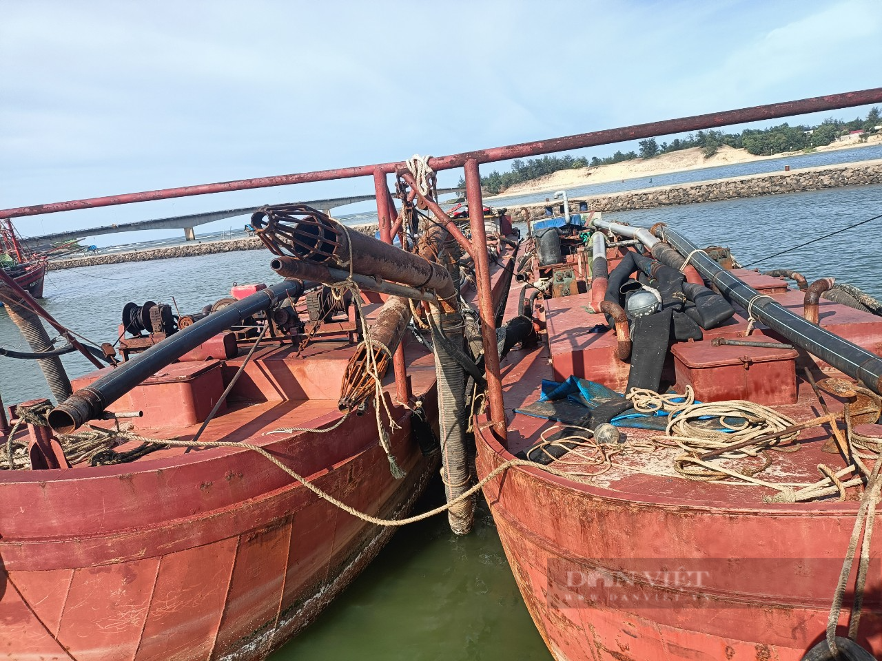 Bất ngờ dự án nạo vét cảng cá Cửa Tùng để “giải cứu” ngư dân - Ảnh 1.