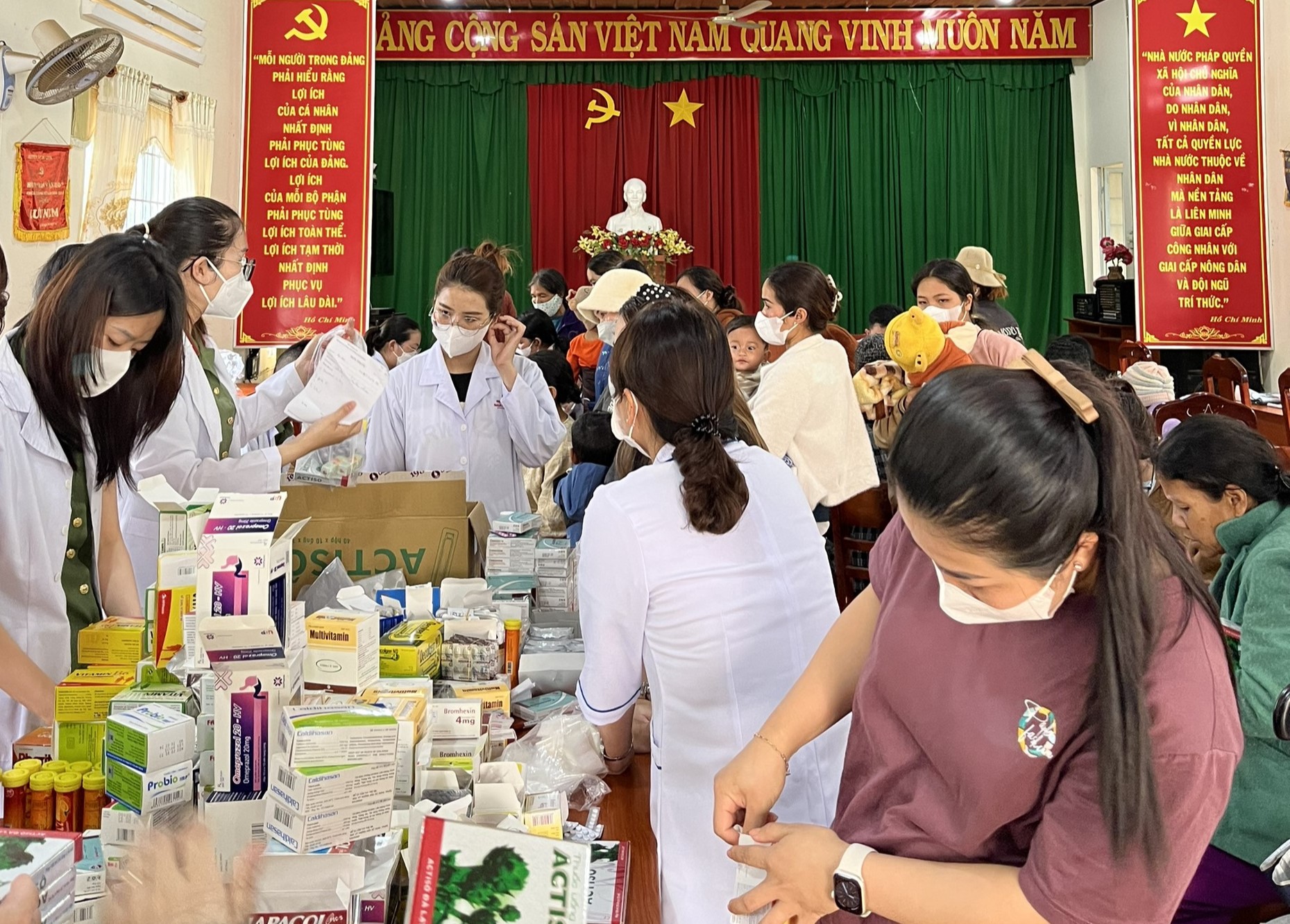 Hội Nông dân tỉnh Lâm Đồng phối hợp tổ chức nhiều hoạt động xã hội, hỗ trợ người nghèo - Ảnh 3.