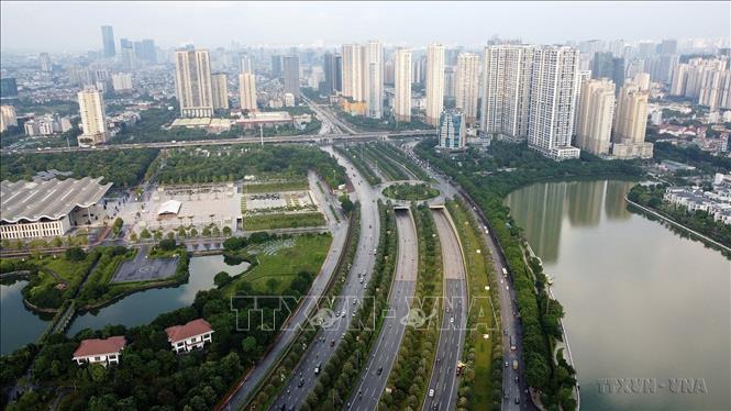 Sau 15 năm mở rộng địa giới hành chính, hạ tầng giao thông Hà Nội phát triển ra sao? - Ảnh 1.
