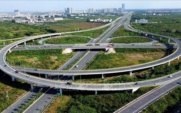 Sau 15 năm mở rộng địa giới hành chính, hạ tầng giao thông Hà Nội phát triển ra sao?
