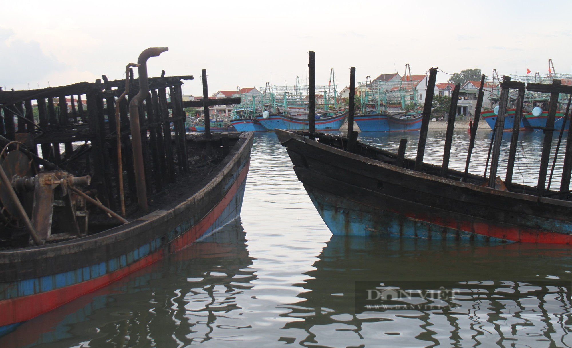 Vụ hàng loạt tàu cá bị nhấn chìm trong biển lửa: Chủ tàu hoảng loạn, trắng tay sau vụ hỏa hoạn kinh hoàng - Ảnh 4.