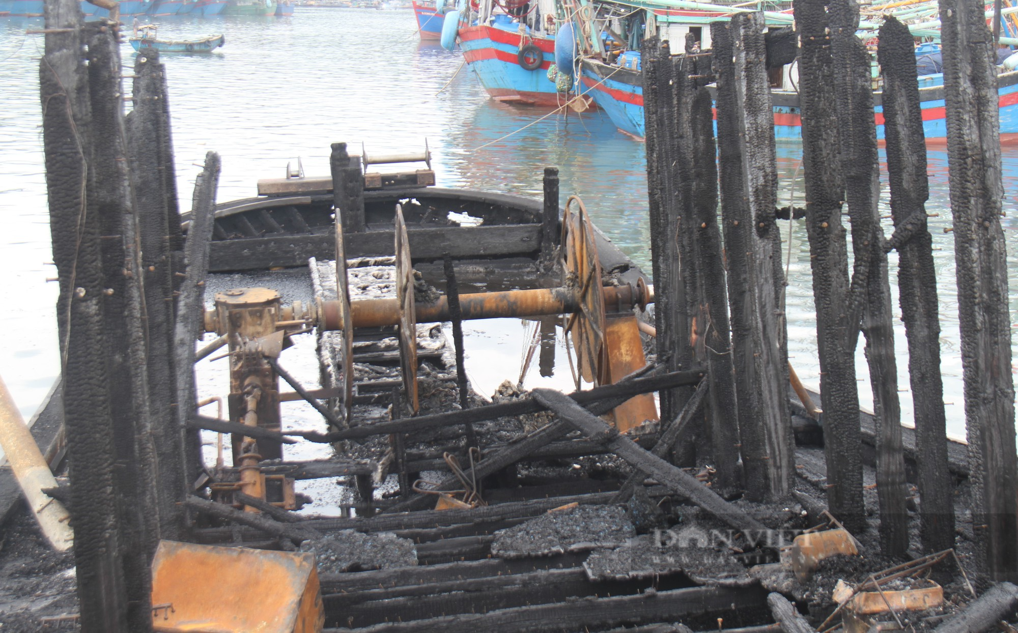 Vụ hàng loạt tàu cá bị nhấn chìm trong biển lửa: Chủ tàu hoảng loạn, trắng tay sau vụ hỏa hoạn kinh hoàng - Ảnh 5.