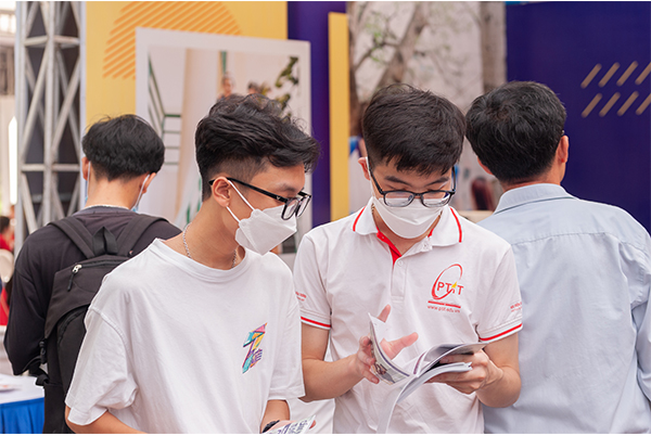 Top 10 trường có ngành Công nghệ thông tin ở Hà Nội: Điểm sàn và điểm chuẩn 2023 - Ảnh 1.