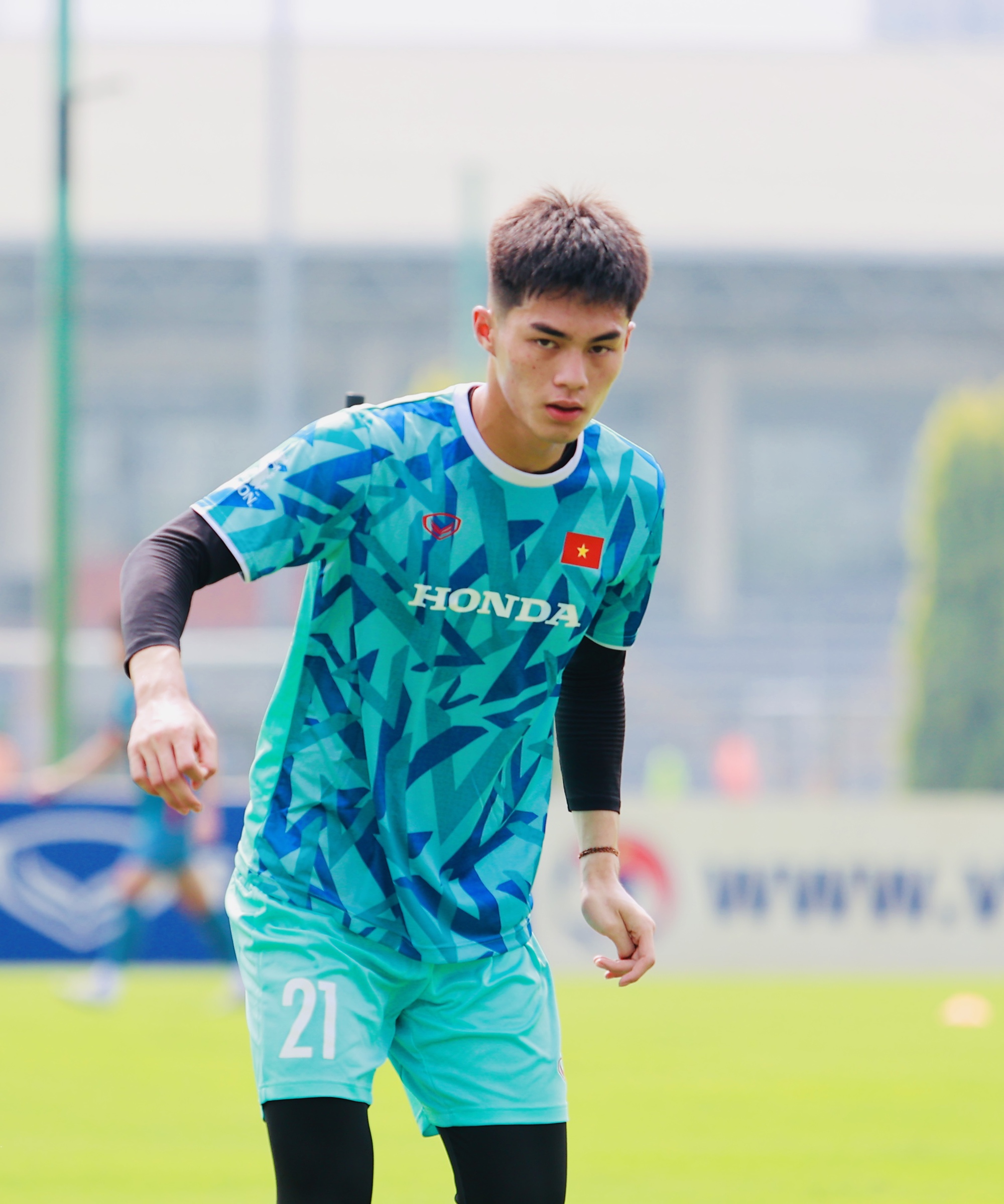 Ngắn nhìn vẻ điển trai của tiền đạo chơi bóng ở Hàn Quốc của U23 Việt Nam - Ảnh 8.