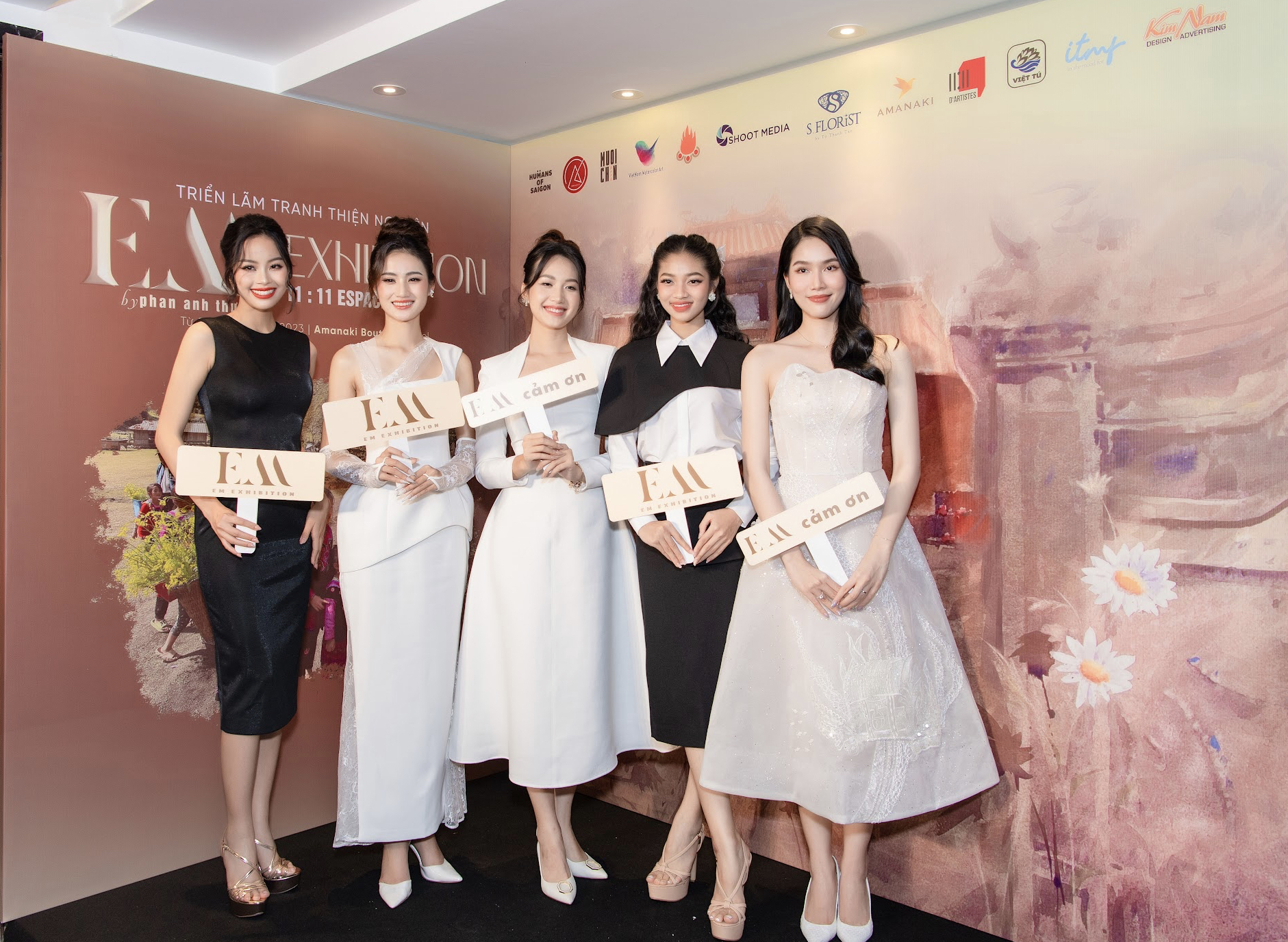 Hoa hậu Ý Nhi đồng hành cùng triển lãm tranh thiện nguyện của hoạ sĩ trẻ Phan Anh Thư  - Ảnh 3.