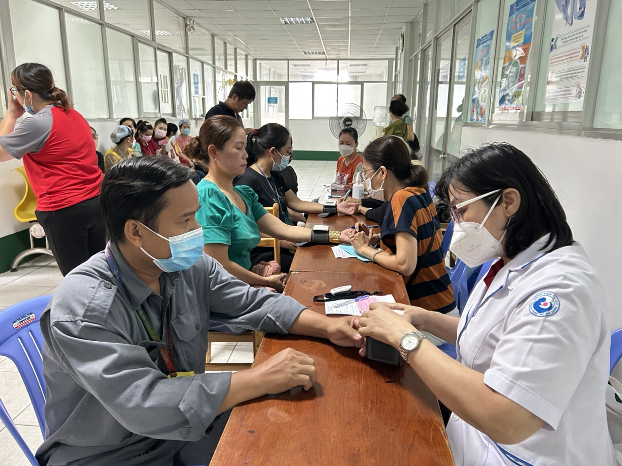 1.000 công nhân Công ty TNHH PouYuen Việt Nam được khám bệnh miễn phí - Ảnh 1.