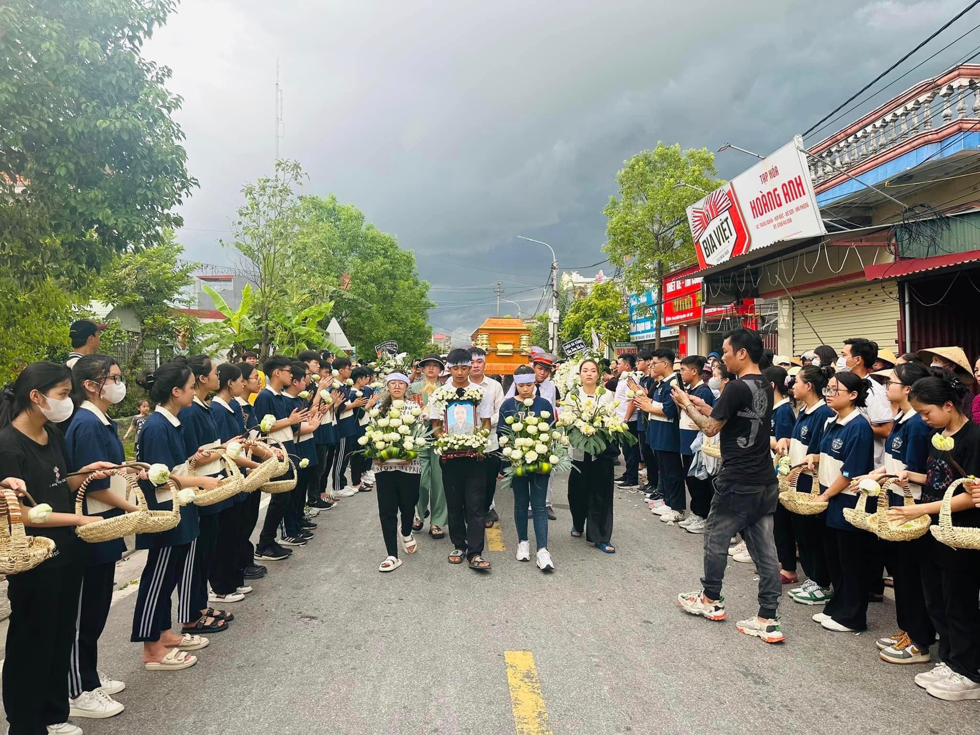 Xuất hiện hiện tượng “kỳ lạ” trong tang lễ ca nương nhỏ tuổi nhất Việt Nam qua đời vì tai nạn giao thông - Ảnh 7.
