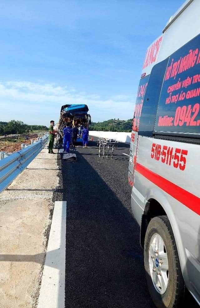 Khánh Hòa: Tai nạn nghiêm trọng trên cao tốc, nhiều người thương vong - Ảnh 2.
