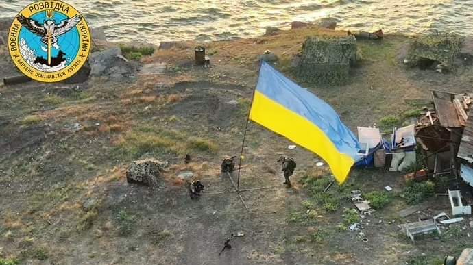 Chiến sự Ukraine ngày 30/7: Nga ném bom vào đảo Rắn; bầy đàn UAV của Ukraine lao đến Crimea  - Ảnh 1.