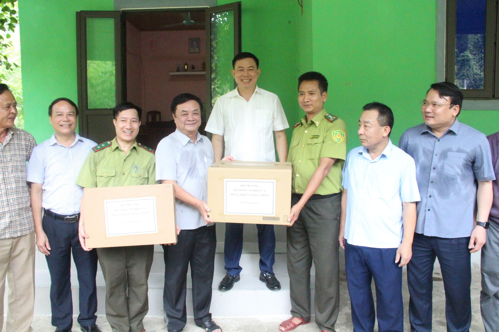 Bộ trưởng Lê Minh Hoan ấn tượng với mô hình chăm sóc, bảo vệ rừng ở huyện Anh Sơn, Nghệ An - Ảnh 2.