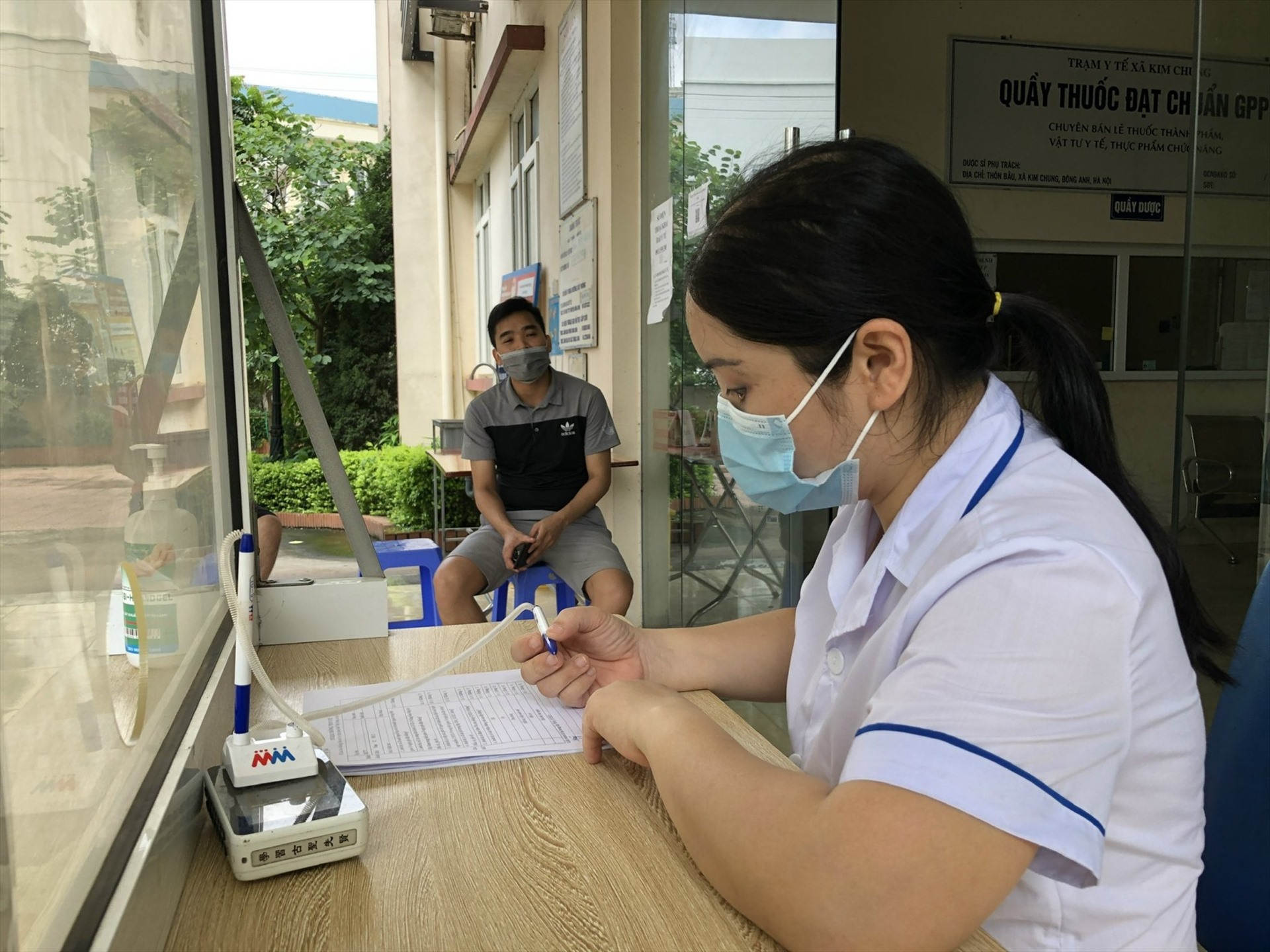Cơ quan quyết định số lượng nhân viên y tế tại thôn, bản - Ảnh 1.