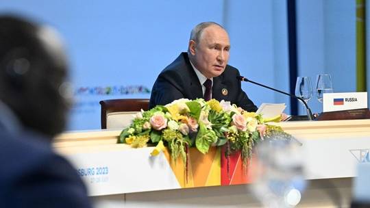 TT Putin bất ngờ nói &quot;Chỉ huy và kiểm soát quân đội không phải việc của tôi&quot; - Ảnh 1.