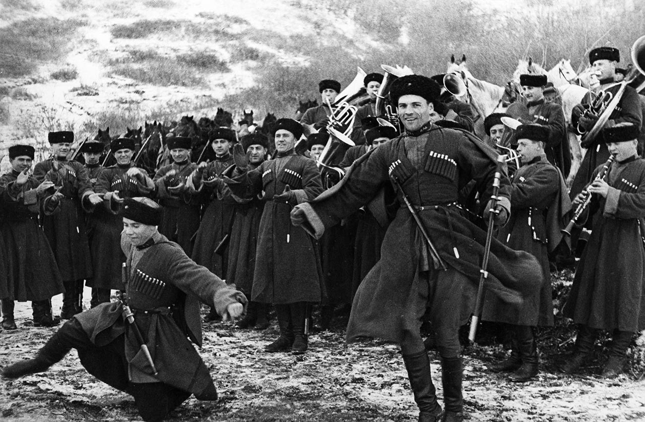 Vì sao lính Hồng quân Cossack trở thành nỗi khiếp sợ của Phát xít Đức? - Ảnh 1.