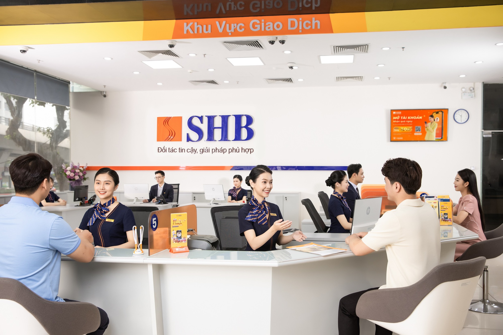 SHB tăng trưởng an toàn, bền vững, chuyển đổi mạnh mẽ và toàn diện - Ảnh 1.