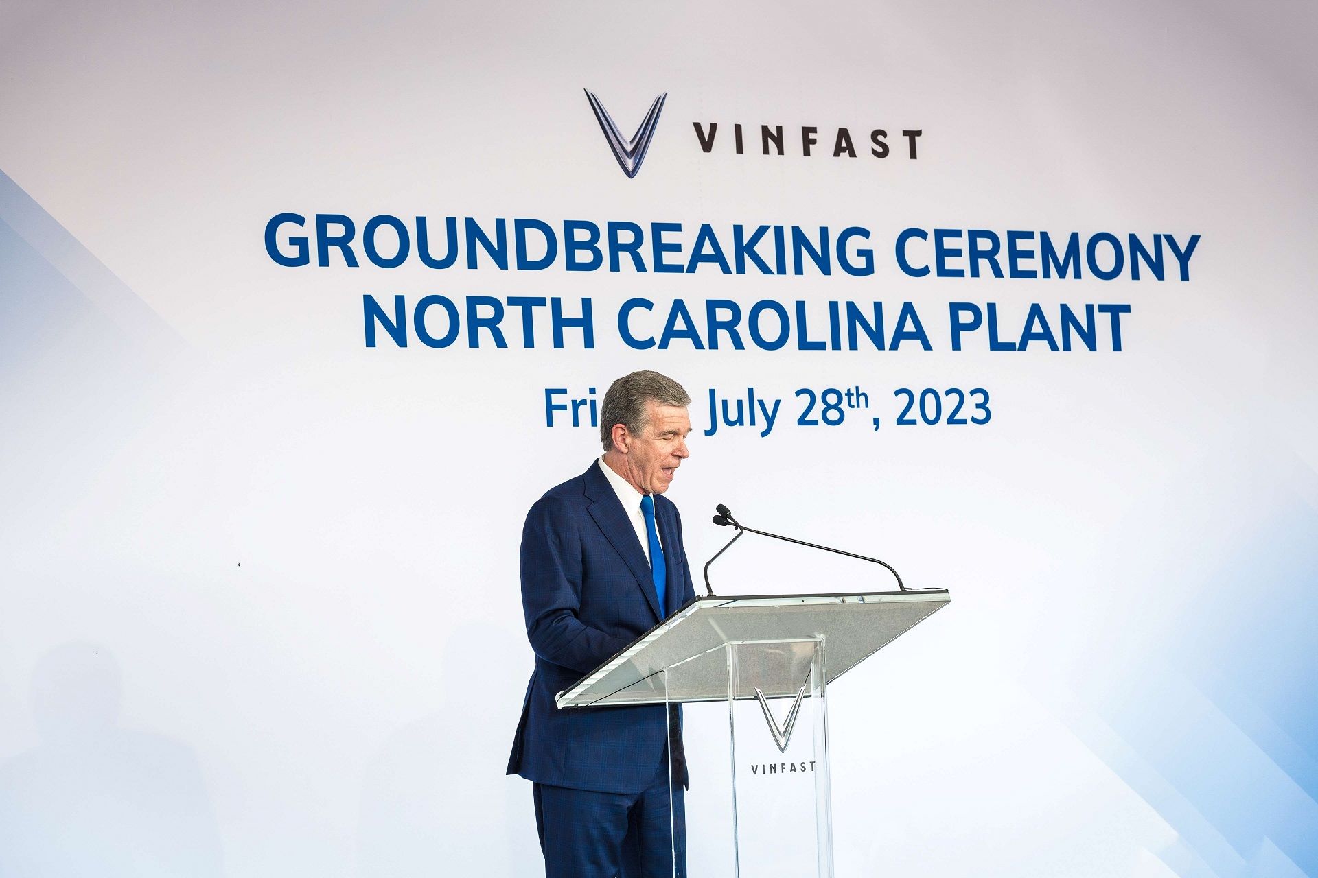 Thống đốc Bang Bắc Carolina: “VinFast giúp chúng tôi hiện thực hóa giấc mơ nhiều thập kỷ” - Ảnh 2.
