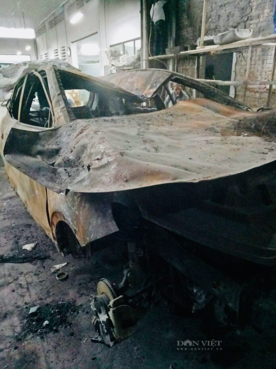 &quot;Xế hộp&quot; bị thiêu rụi trong đám cháy Công ty ô tô ASC Việt Trì, chủ xe tố doanh nghiệp chây ì đền bù - Ảnh 2.