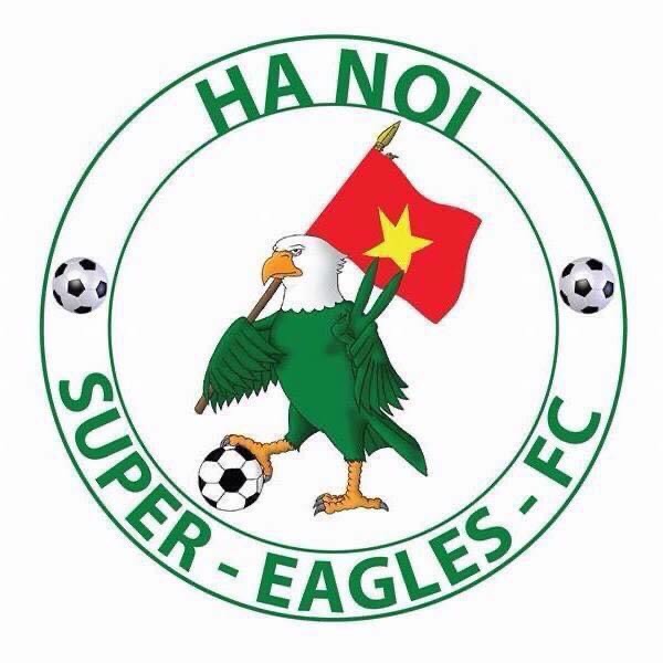 Biểu tượng chim đại bàng xanh trên logo đội bóng, dễ khiến người xem liên tưởng đến đất nước Nigeria.
