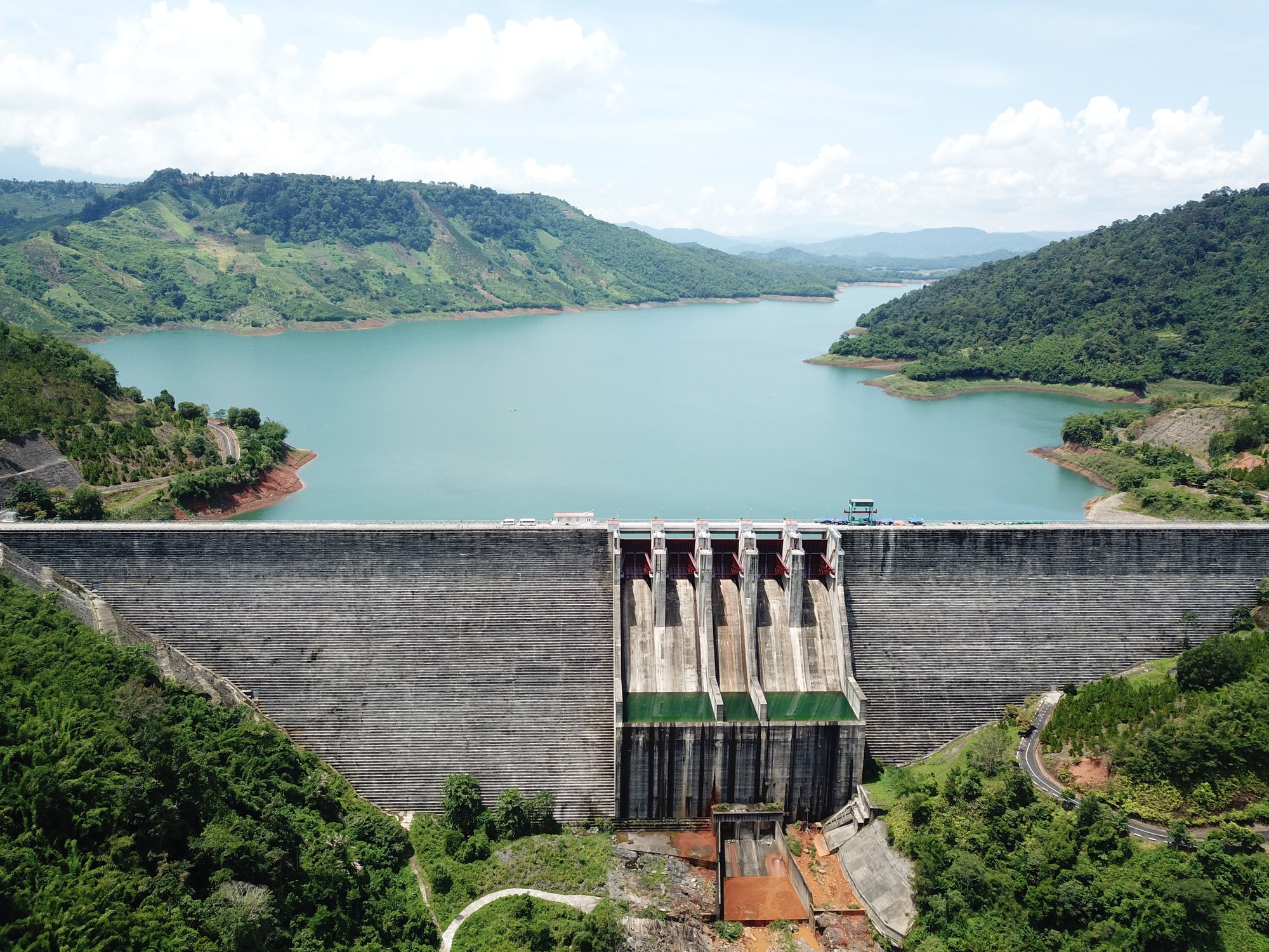 Hồ chứa Thủy điện Đồng Nai 3 phát huy vai trò cắt giảm lũ cho hạ du - Ảnh 2.