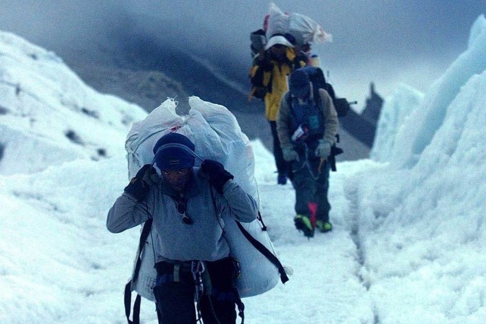 Mùa leo núi chết chóc nhất trên đỉnh Everest - Ảnh 1.