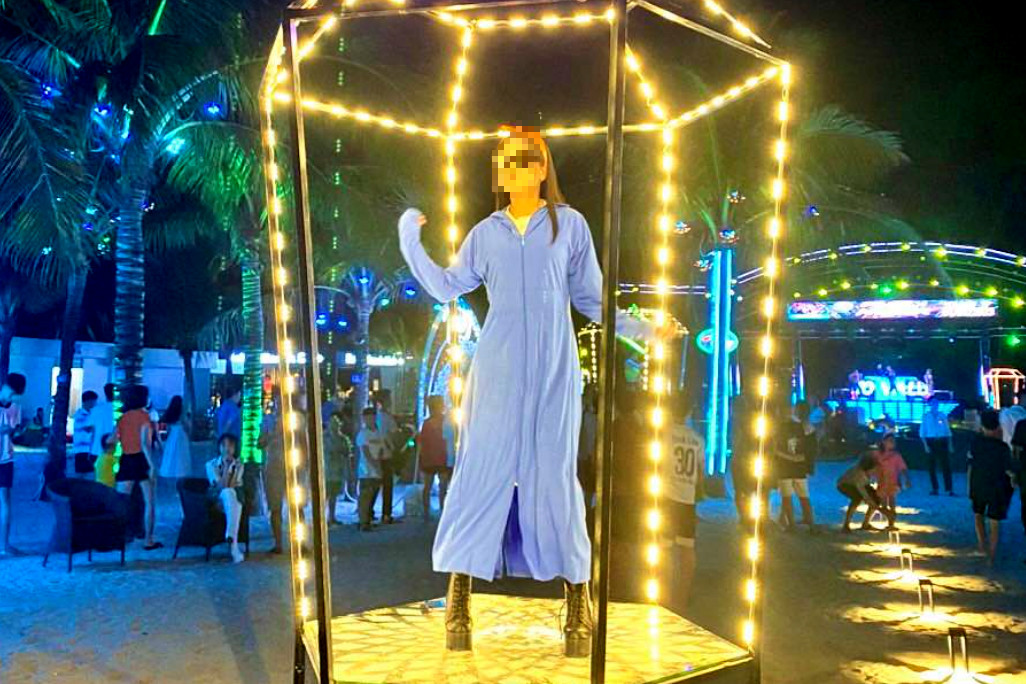 Quảng Ninh: Kiểm tra quán bar Valley Beach Club ở Hạ Long có vũ công mặc bikini nhảy trong lồng kính - Ảnh 2.