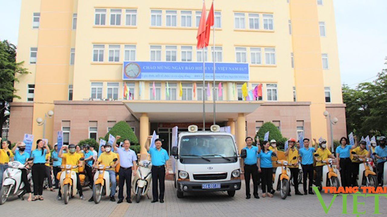 Bảo hiểm xã hội tỉnh Sơn La ra quân hưởng ứng ngày Bảo hiểm y tế Việt Nam  - Ảnh 1.