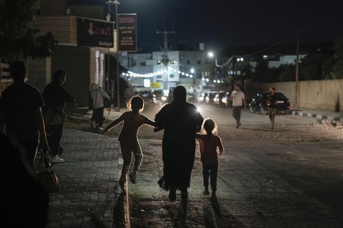 Israel 'xé toạc' Jenin, cày nát các con phố trong chiến dịch chết chóc ở Bờ Tây, 110 người thương vong - Ảnh 2.