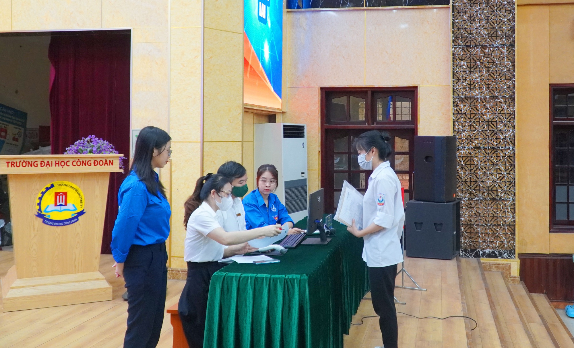 Thêm hai trường đại học &quot;hot&quot; ở Hà Nội công bố điểm chuẩn học bạ 2023 - Ảnh 2.