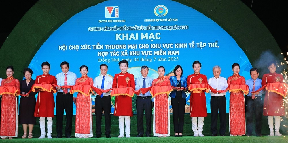 Hội chợ xúc tiến thương mại gắn kết, mở đầu ra cho các hợp tác xã - Ảnh 1.