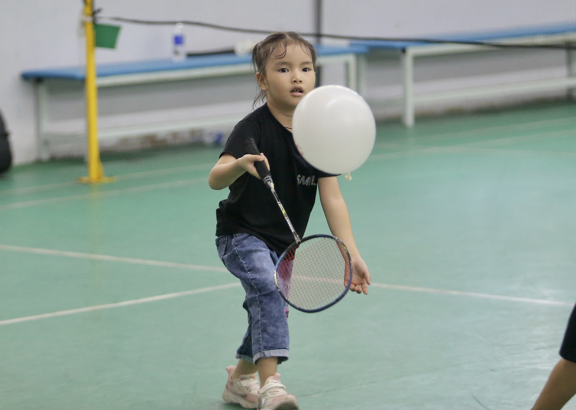 Trẻ em Sài thành vui chơi thoả thích tại “Ngày hội cầu lông hè 2023” - Ảnh 5.