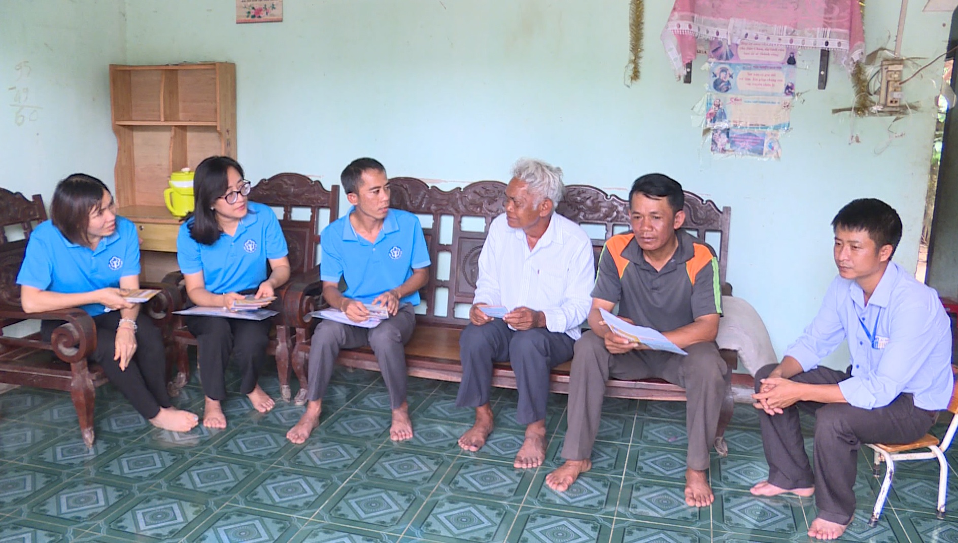 Nỗ lực bao phủ bảo hiểm y tế cho đồng bào dân tộc thiểu số tại Lâm Đồng - Ảnh 2.