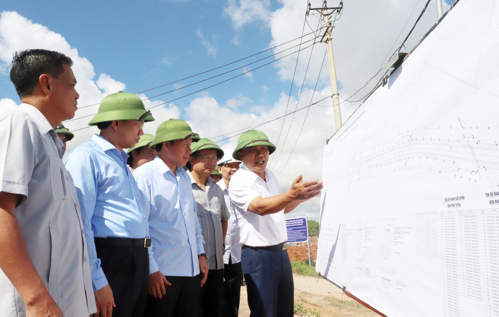 Bí thư Quảng Ninh và Hải Phòng đề nghị đẩy nhanh tiến độ xây dựng hai cây cầu hơn 3.000 tỷ đồng - Ảnh 1.